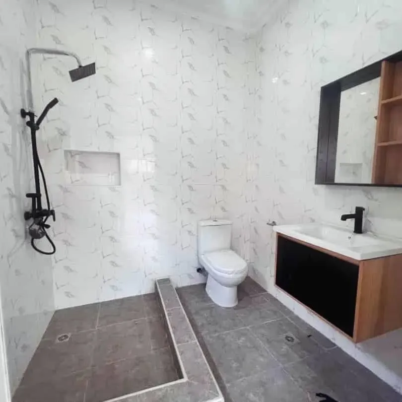 3 bedroom house for sale in ashaley botwe​,