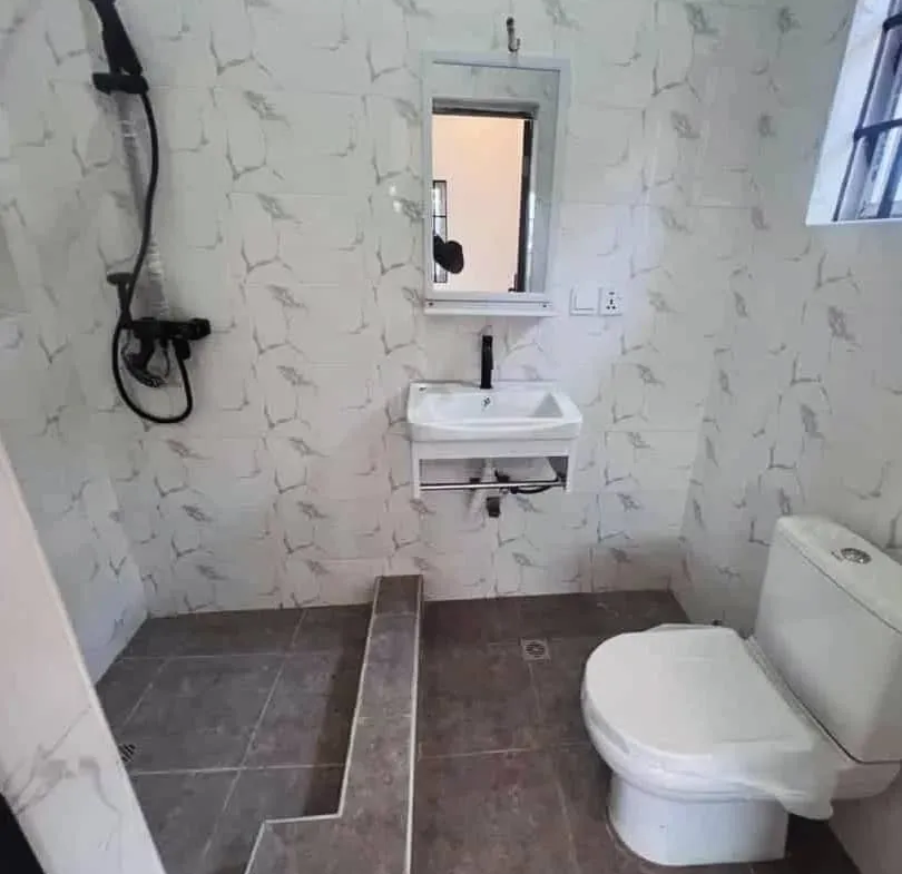 house for sale at ashaley botwe school junction​