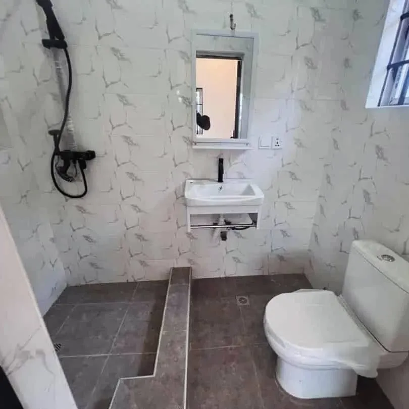 house for sale at ashaley botwe school junction​