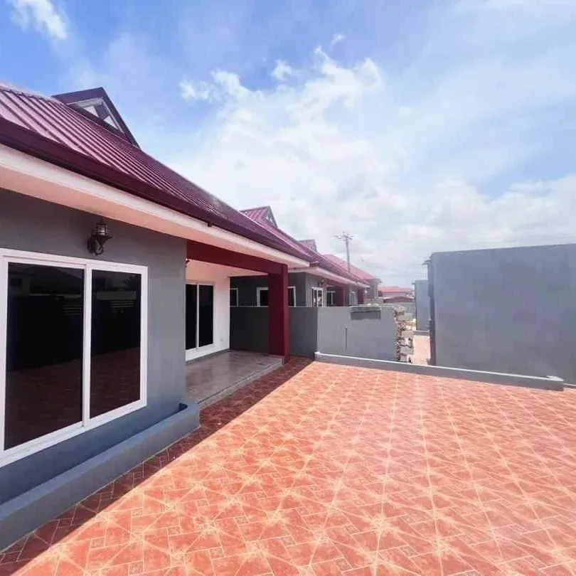 3 bedroom house for sale in ashaley botwe​,