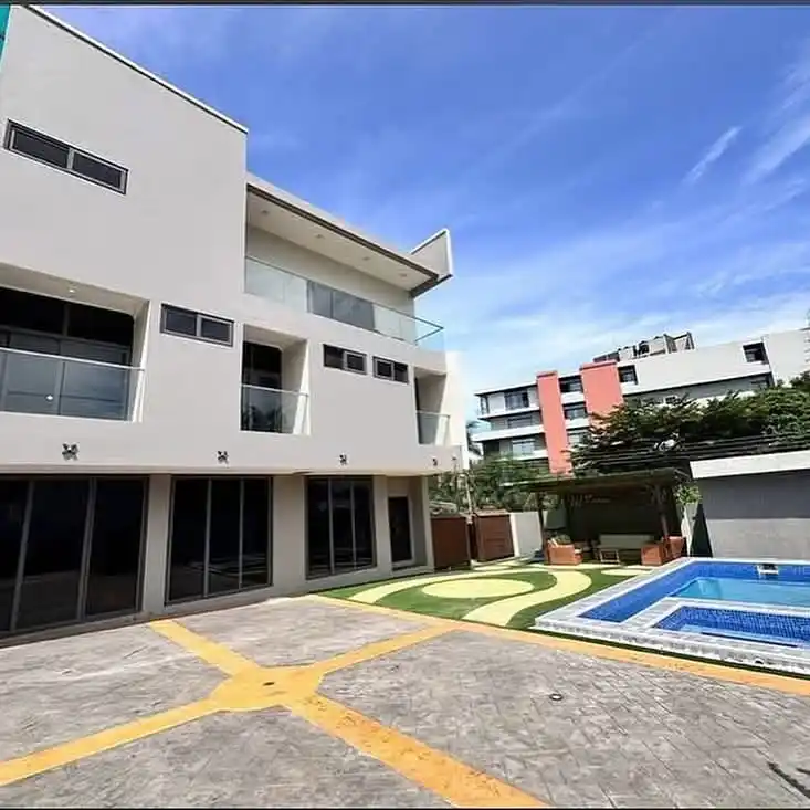 4 BEDROOM house for rent in cantonments accra​