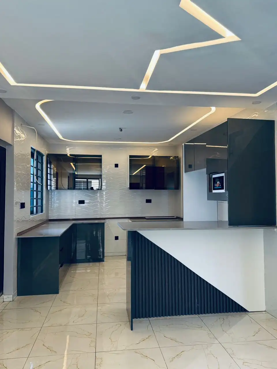 house for rent lakeside estates​