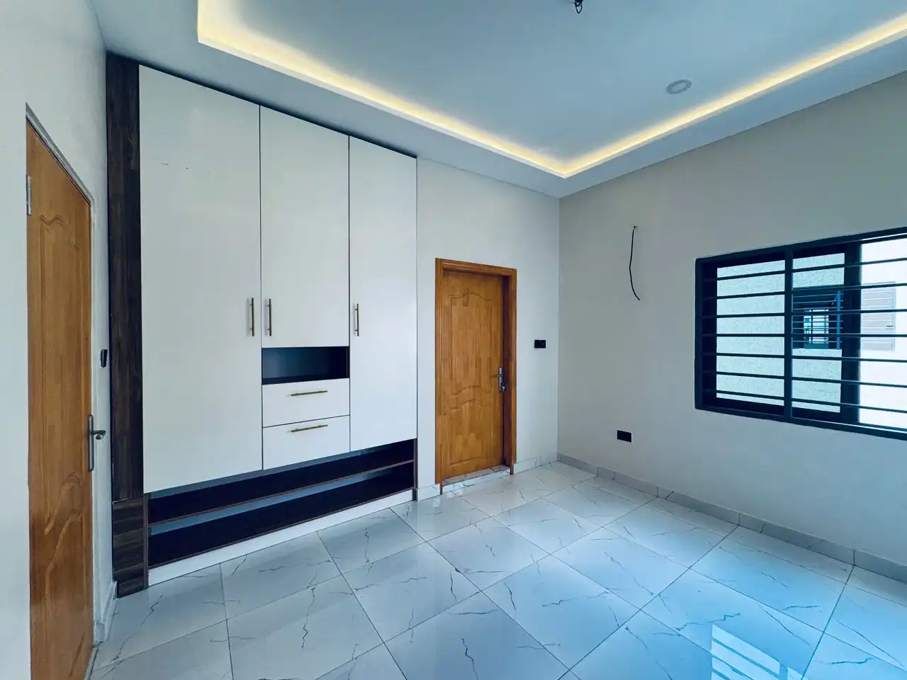 house for rent at lakeside estates​