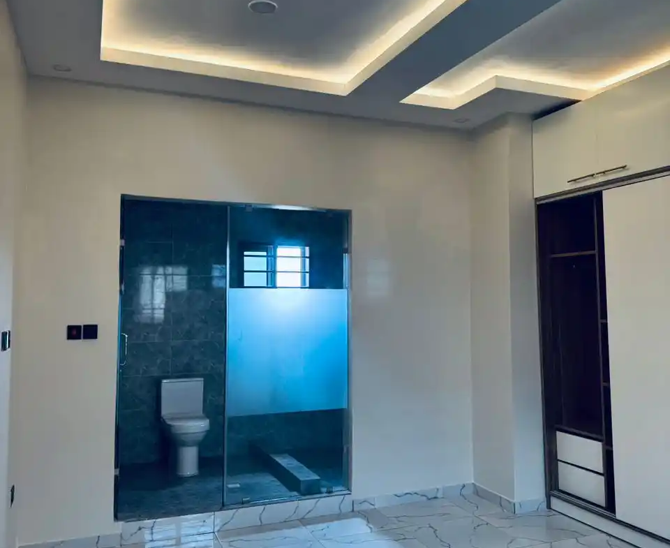 houses for sale at lakeside estate​