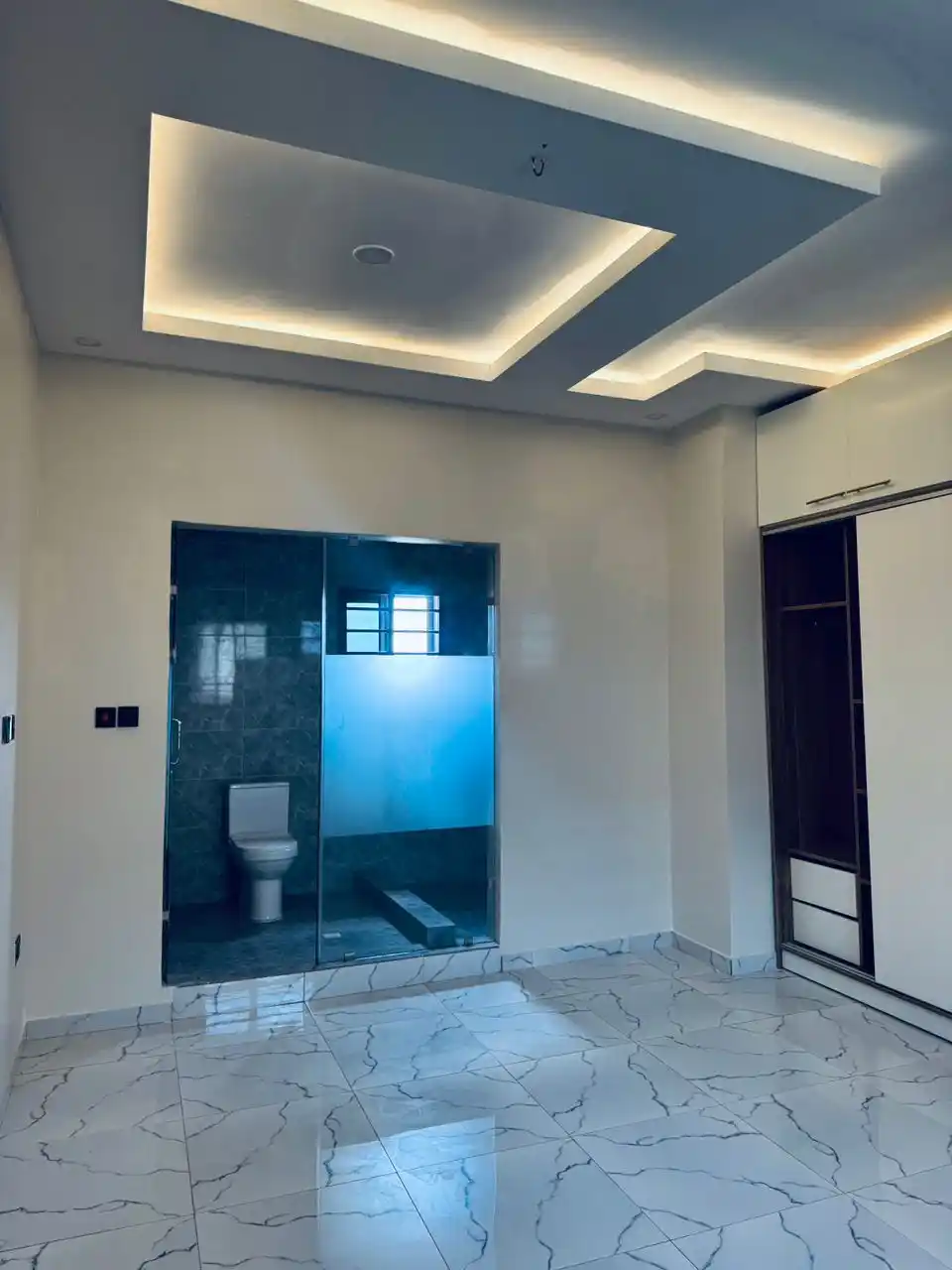 houses for sale at lakeside estate​