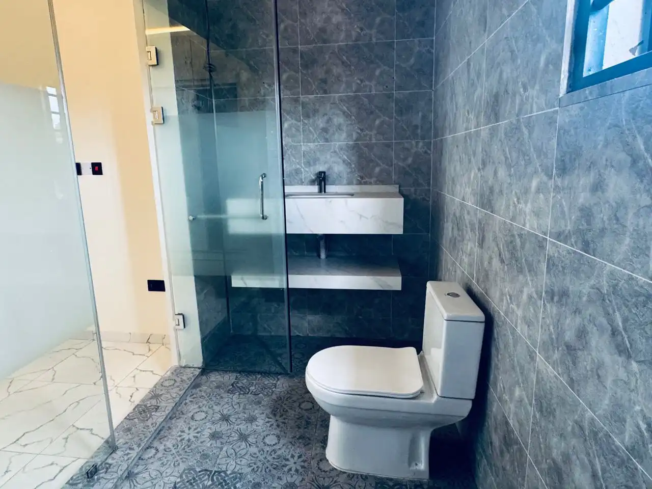 house for rent at lakeside estates​