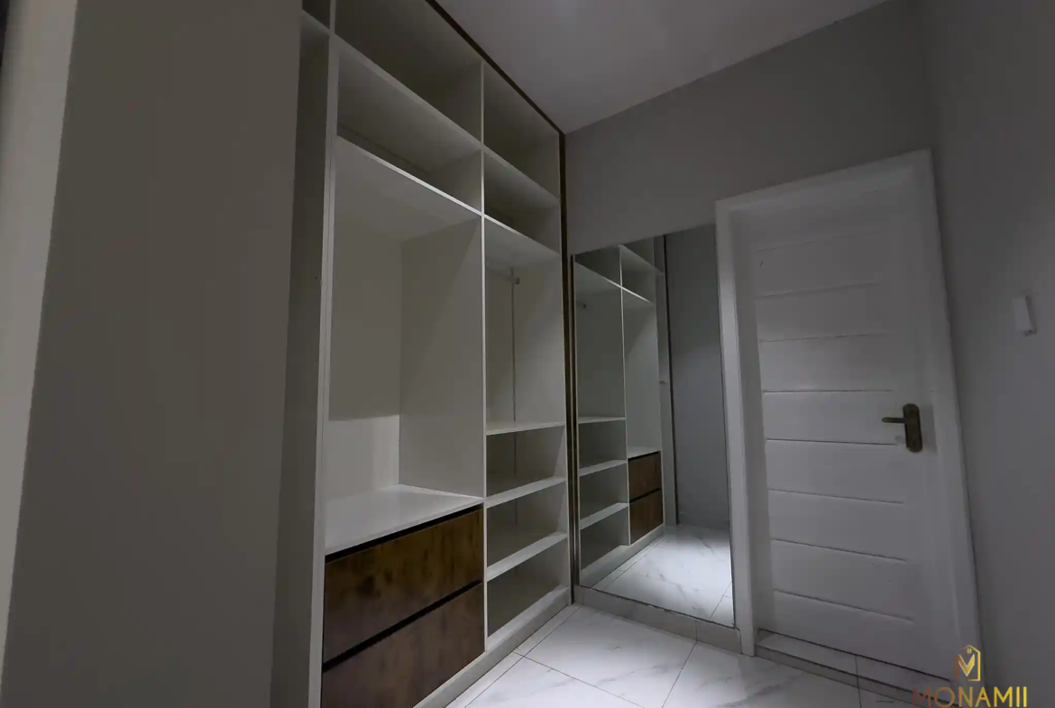 Prices of houses at Lakeside Estates