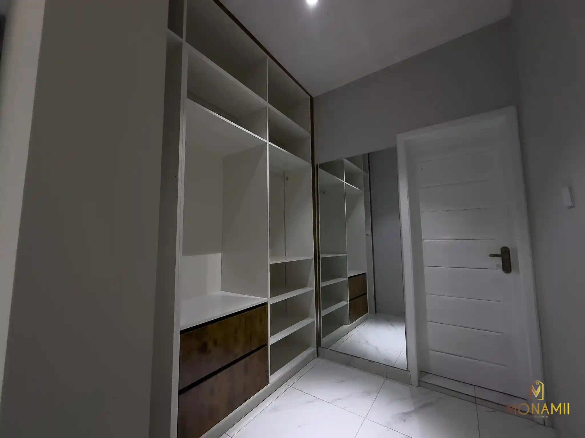 Prices of houses at Lakeside Estates