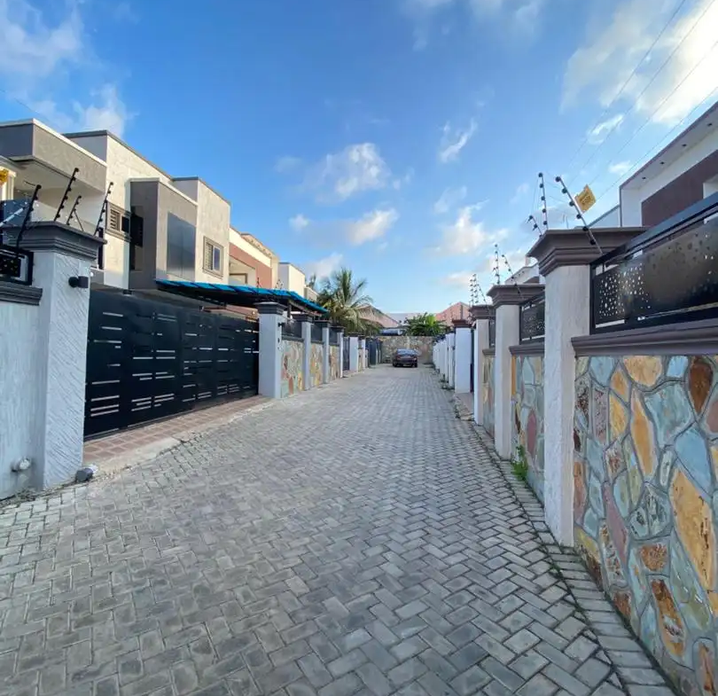 4 bedroom house for sale at Spintex