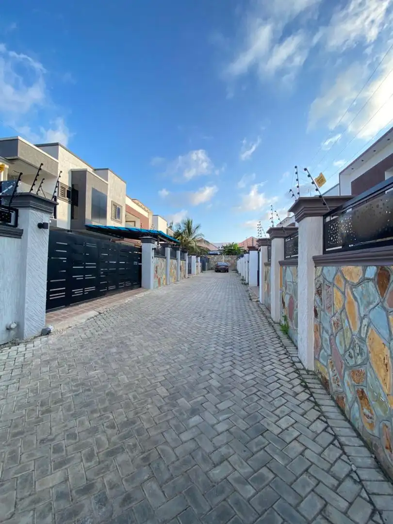 4 bedroom house for sale at Spintex