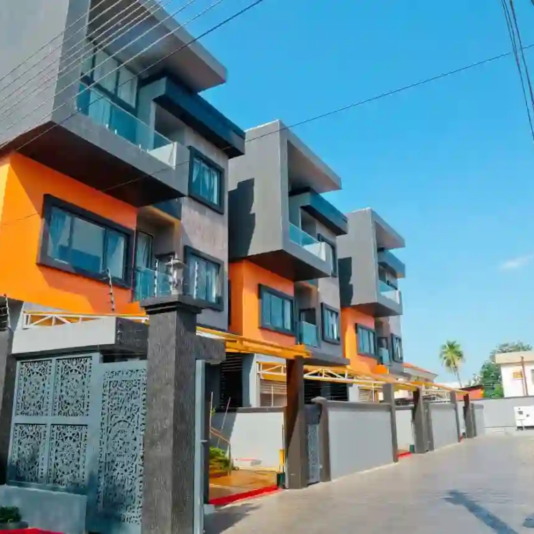 4 bedroom house for rent at labone.