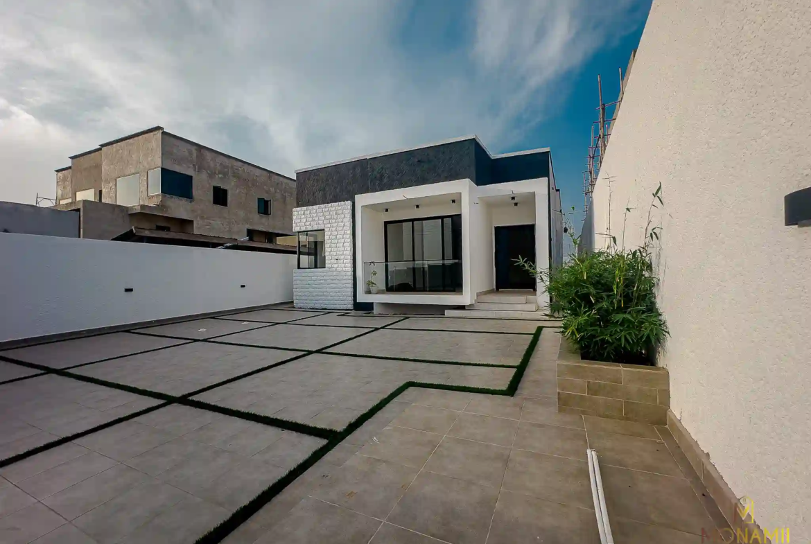 3 bedroom house for sale lakeside estate