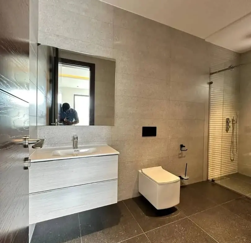 5 bedroom house for sale adjiriganor​