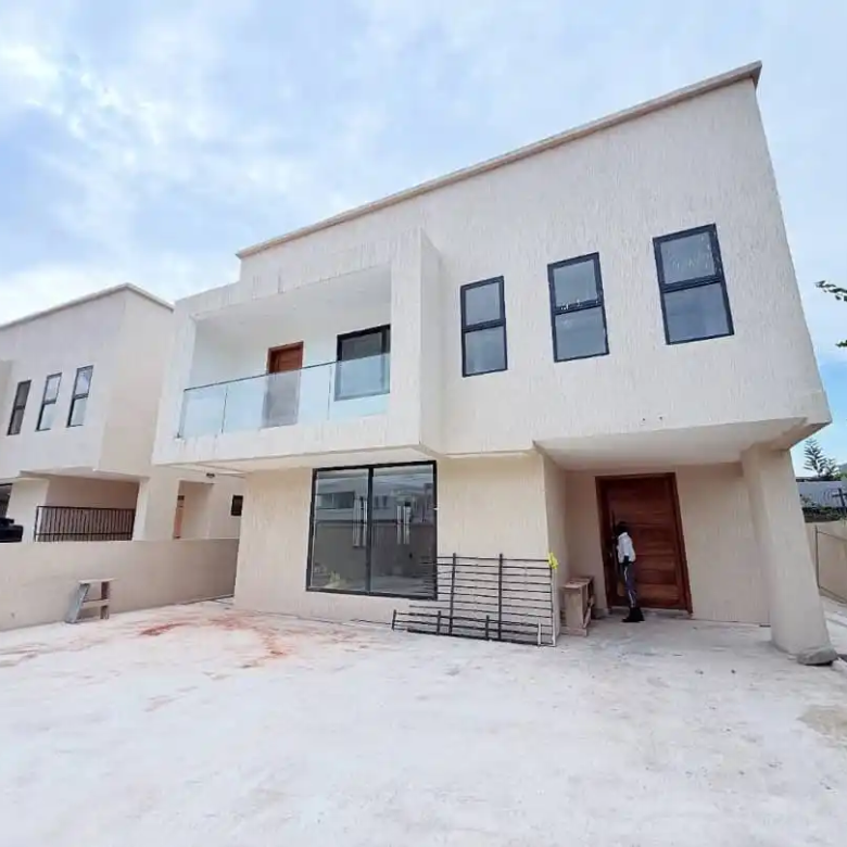 4 bedroom house for rent in dzorwulu​