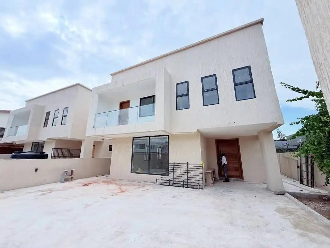 4 bedroom house for rent in dzorwulu​