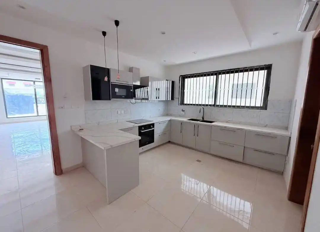 4 bedroom house for rent in dzorwulu​