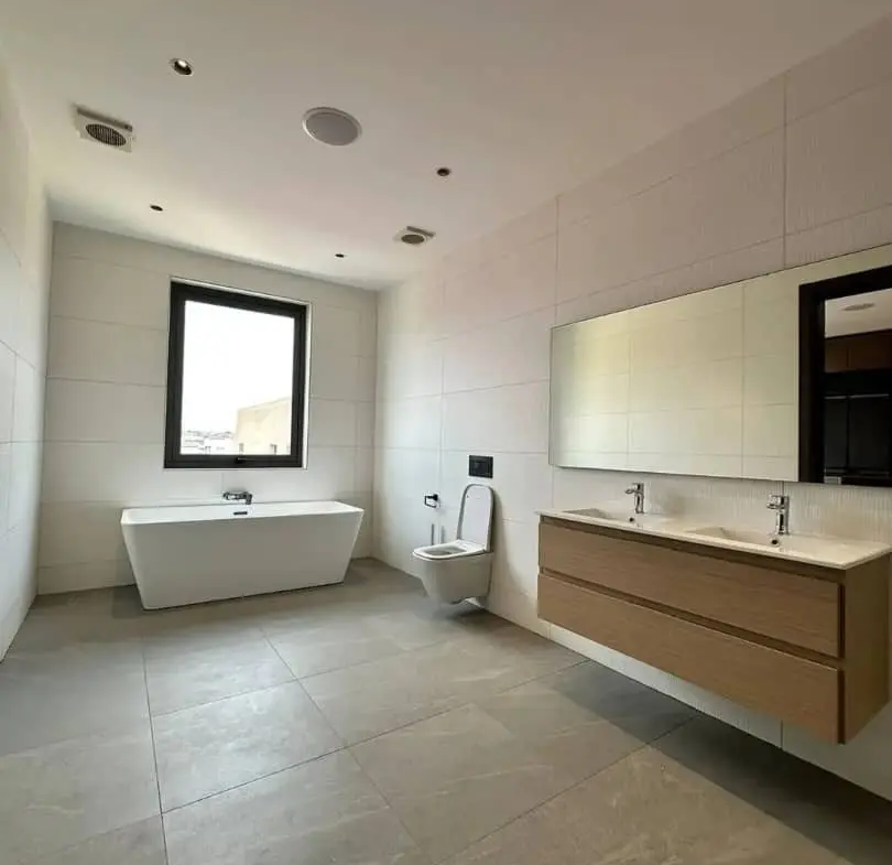 5 bedroom house for sale adjiriganor​