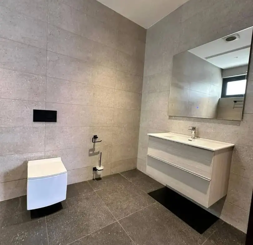 5 bedroom house for sale adjiriganor​