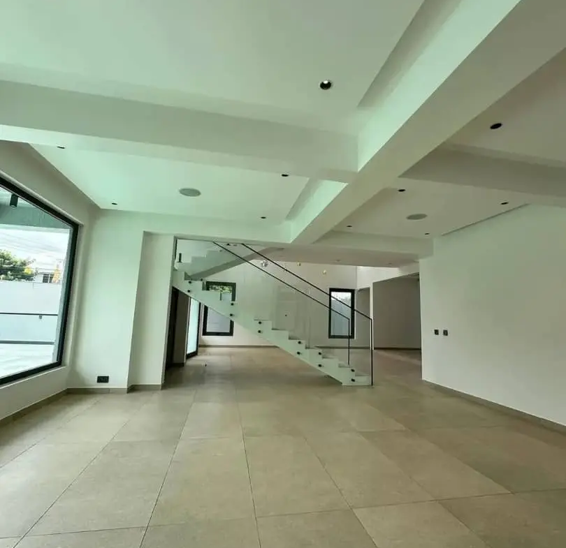 5 bedroom house for sale adjiriganor​