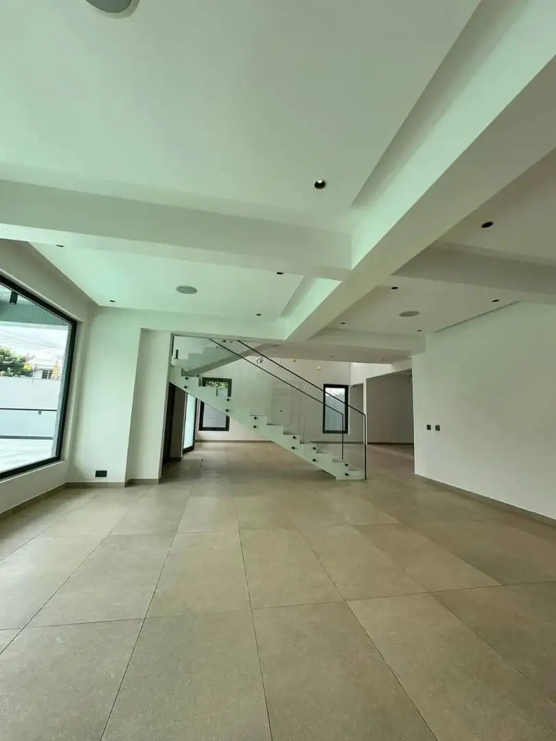 5 bedroom house for sale adjiriganor​