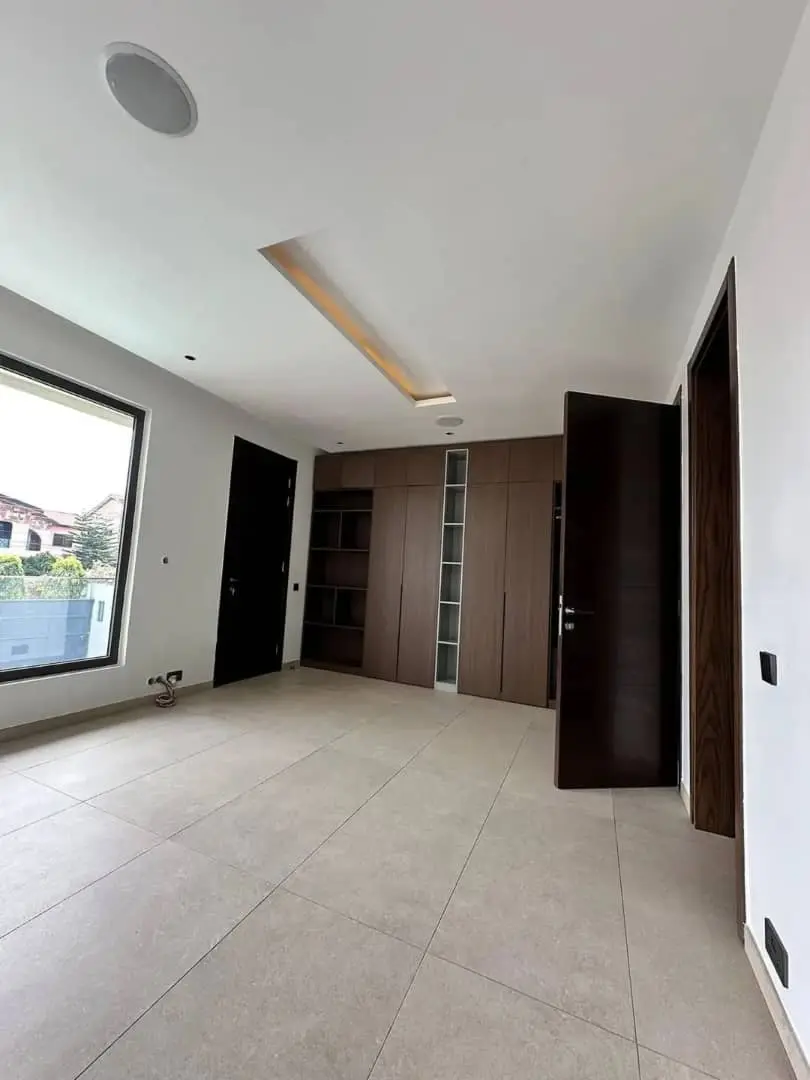 5 bedroom house for sale adjiriganor​