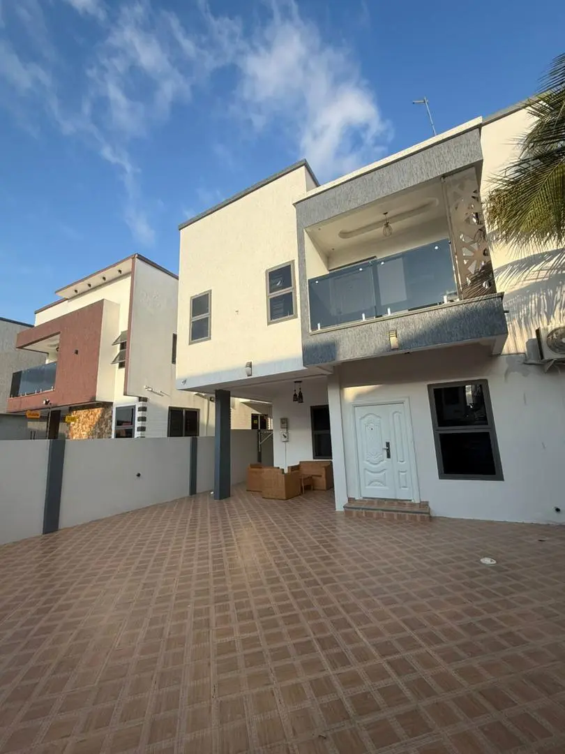 4 bedroom house for sale at Spintex