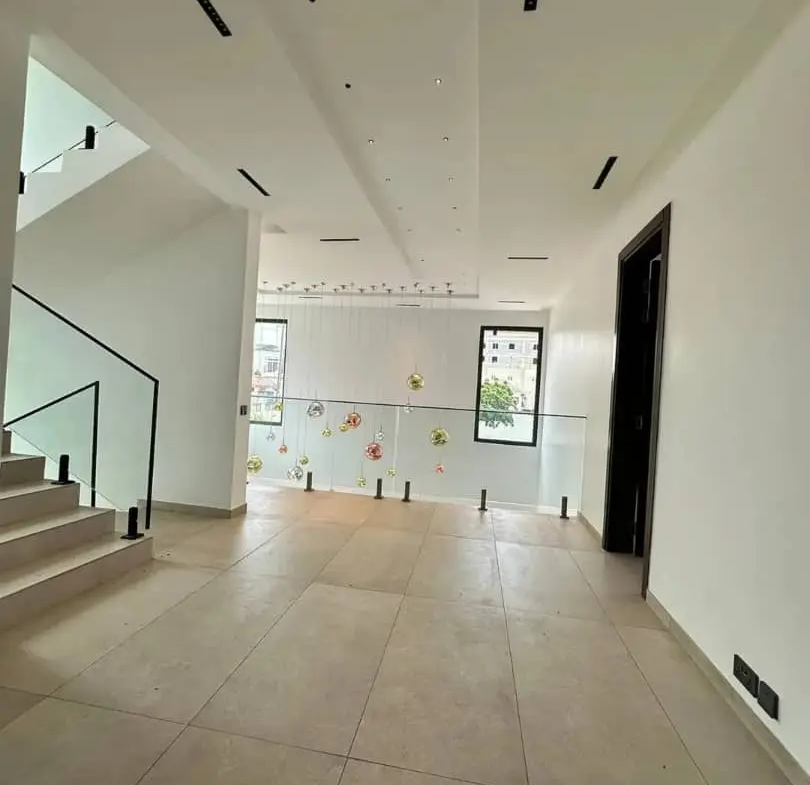 5 bedroom house for sale adjiriganor​