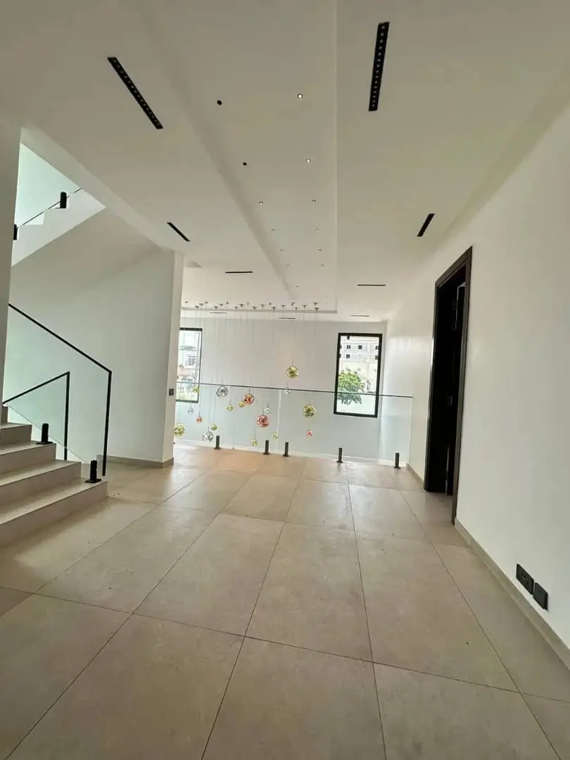 5 bedroom house for sale adjiriganor​