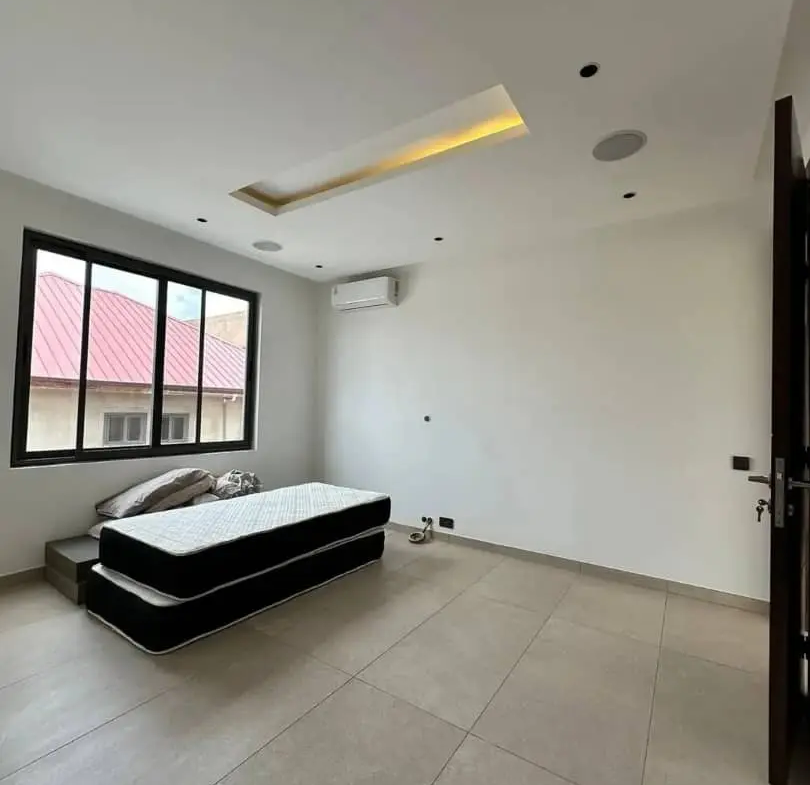 5 bedroom house for sale adjiriganor​