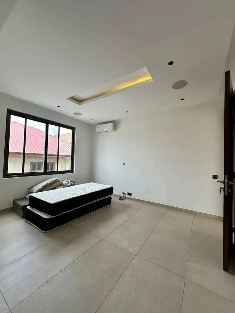 5 bedroom house for sale adjiriganor​