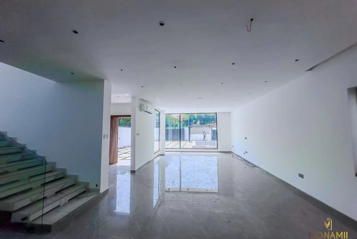 5 bedroom houses for sale in ashaley botwe