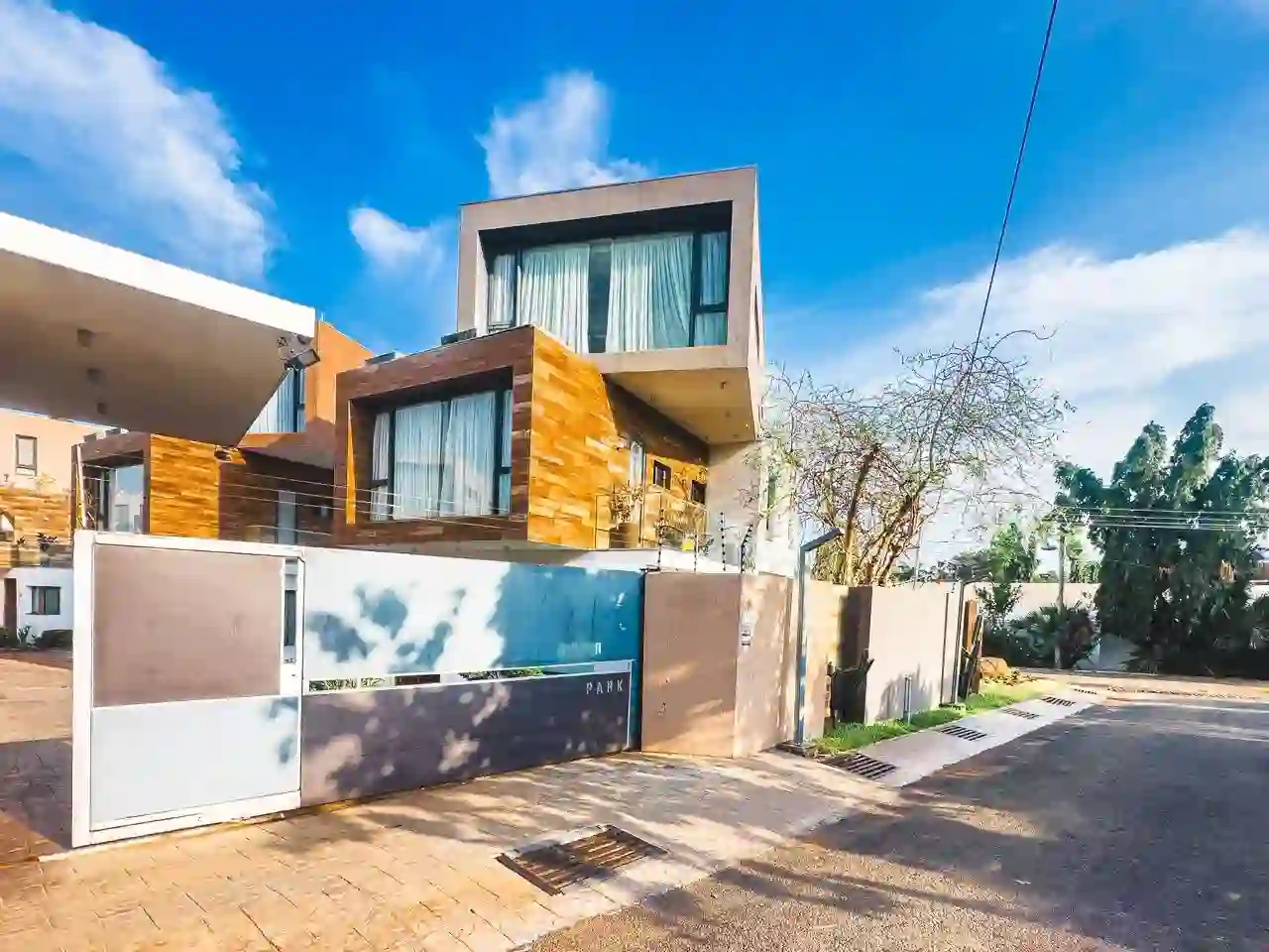 Looking for a 4 bedroom house for rent in Cantonments? This spacious home offers elegance and security in Accra's finest neighborhood. View listing and move in now!