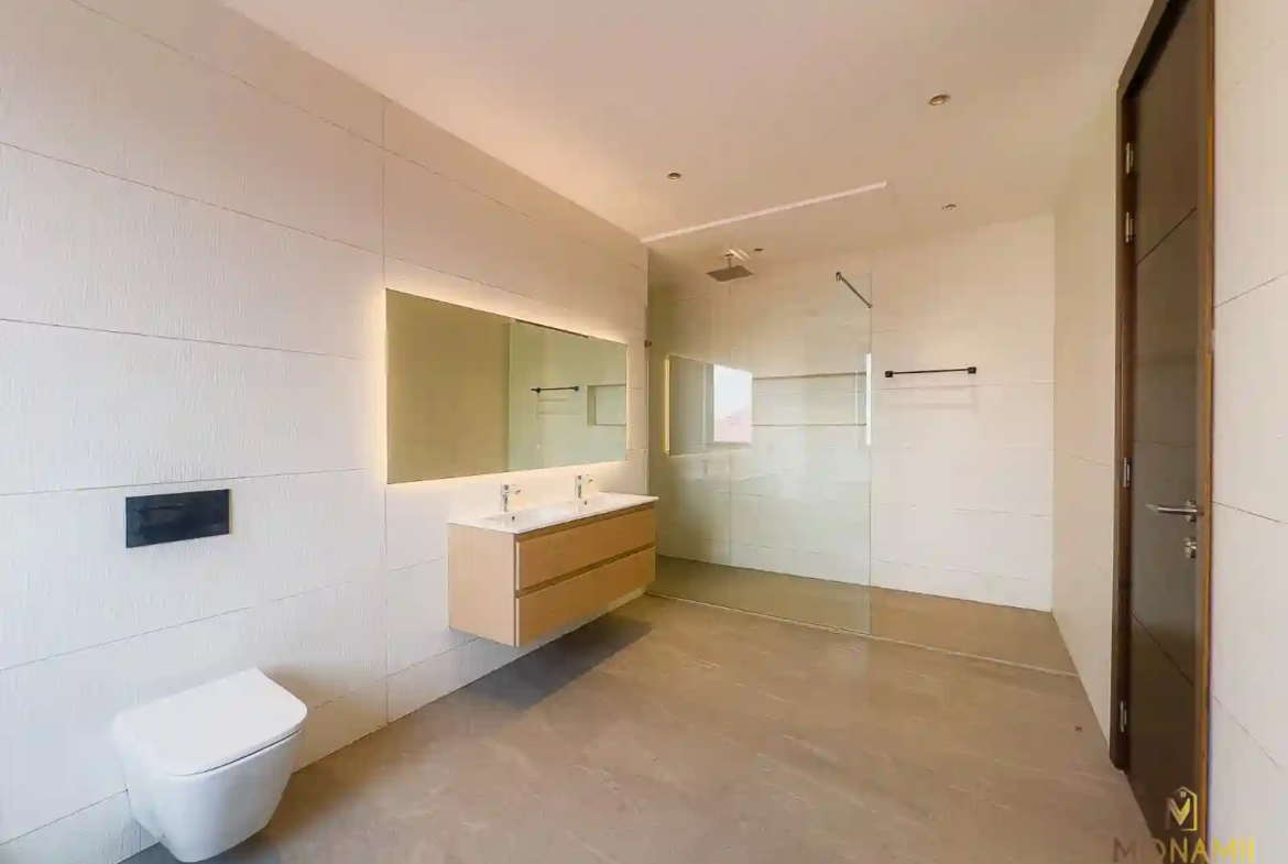 5 bedroom home sale adjiringanor