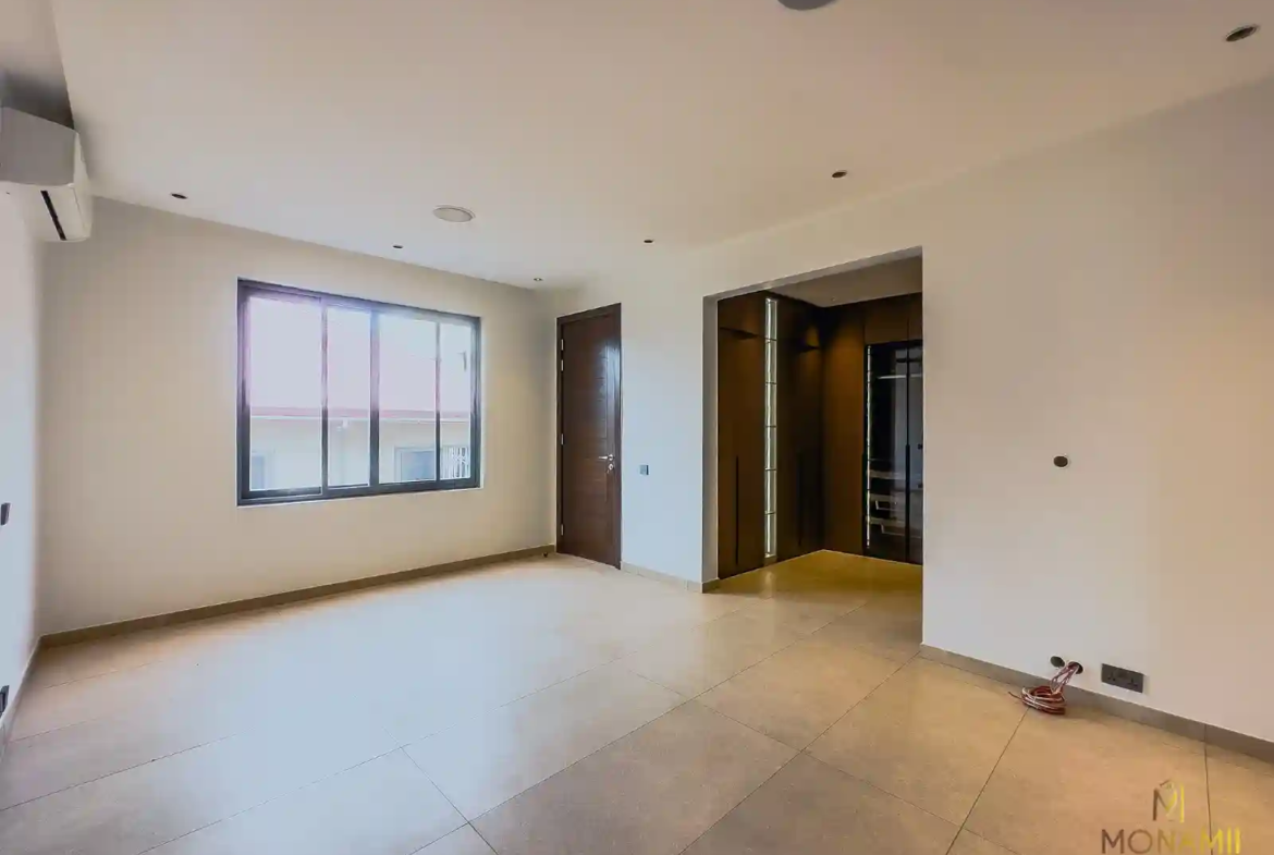 5 bedroom home sale adjiringanor