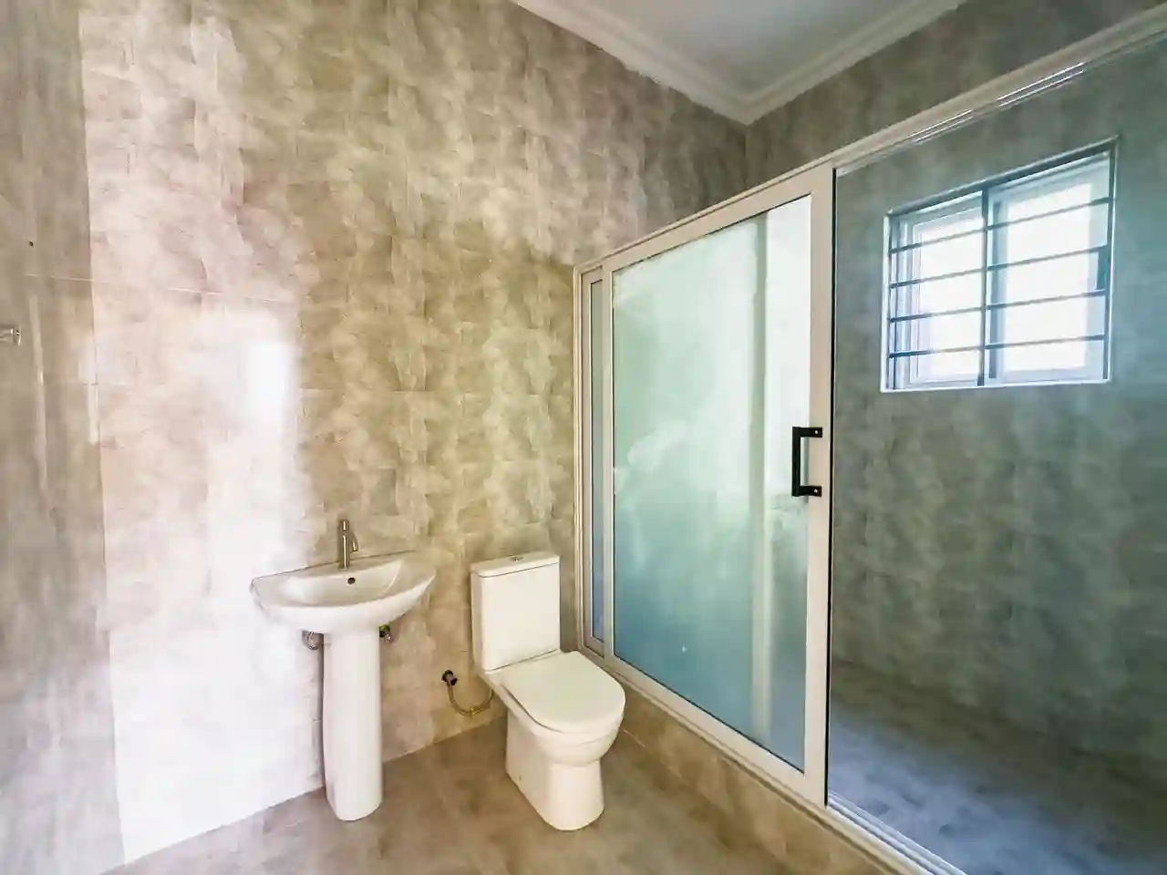 3 bedroom house sale gated community spintex malik