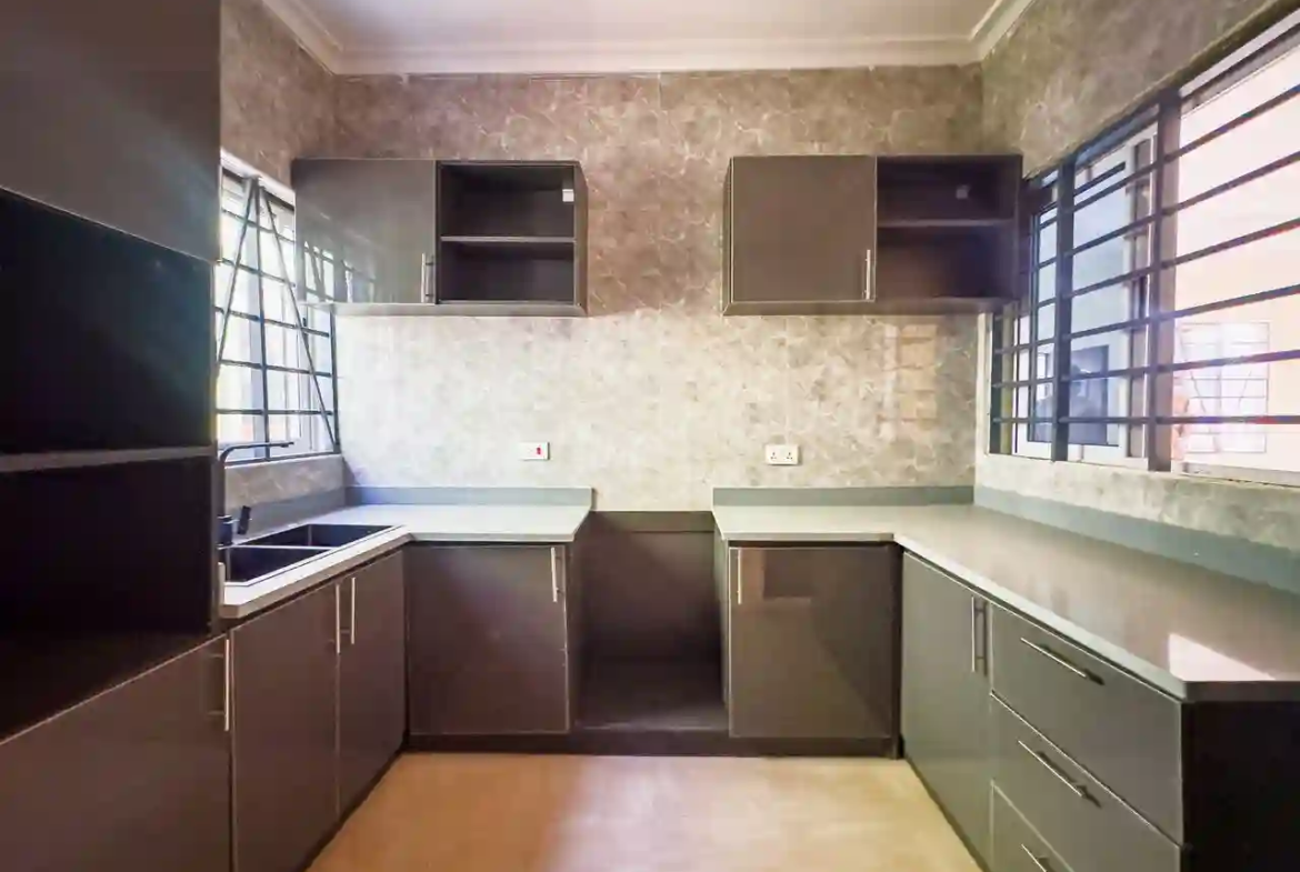 3 bedroom house sale gated community spintex malik