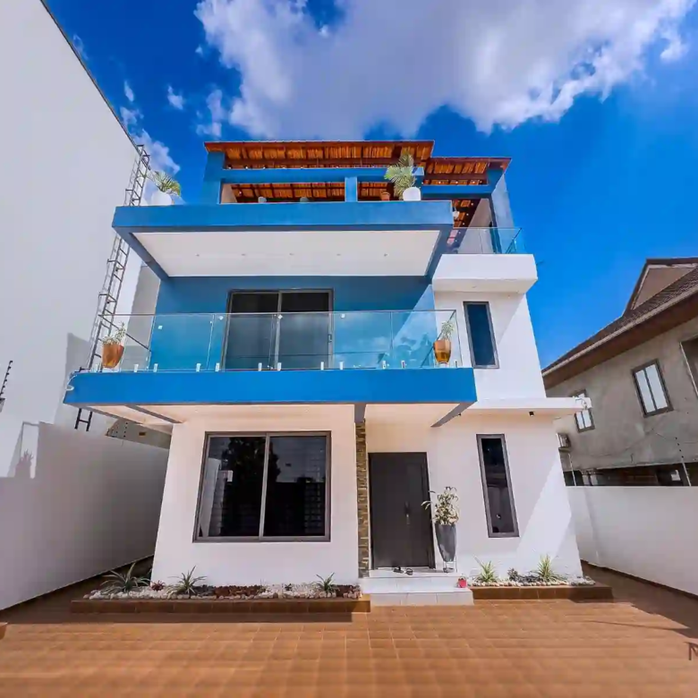 4 bedroom house for sale in lakeside estate