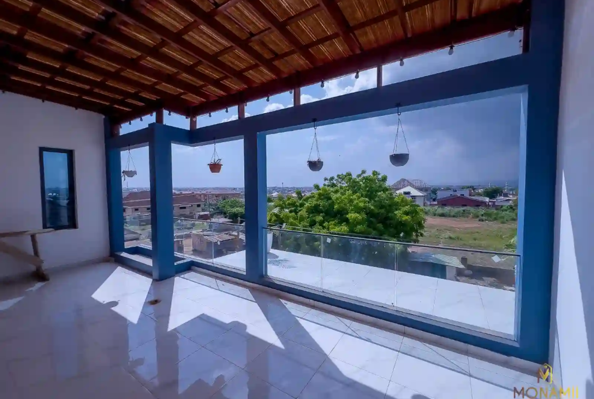 Prices of houses at lakeside estates