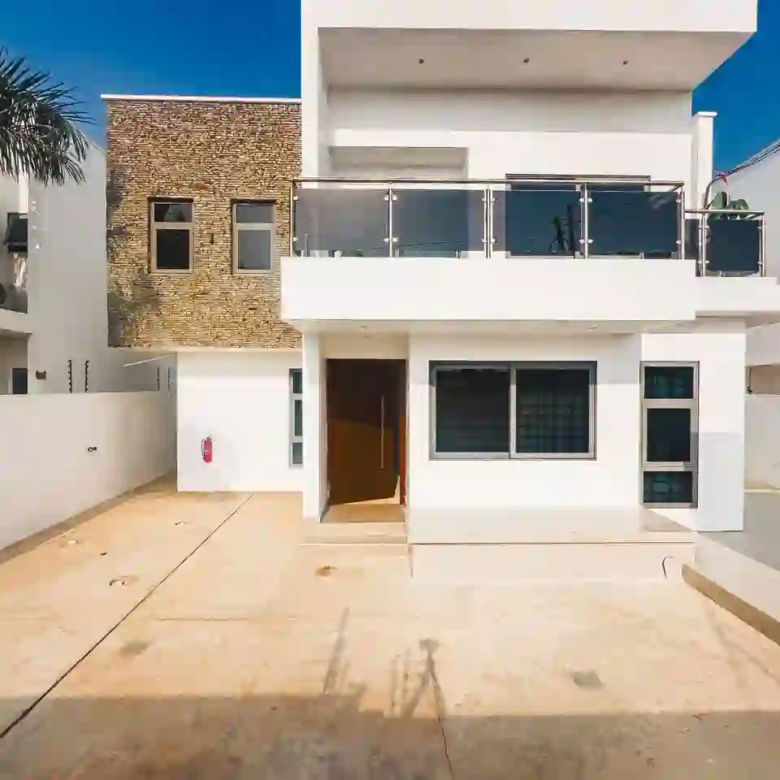 3 bedroom house for rent east airport