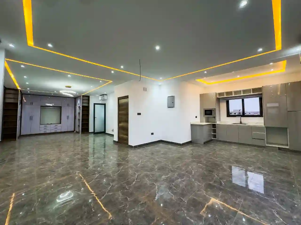 4 bedroom house for sale lakeside estate