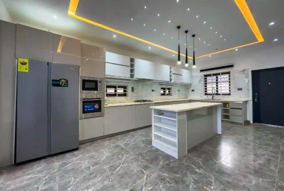 4 bedroom house for sale lakeside estate