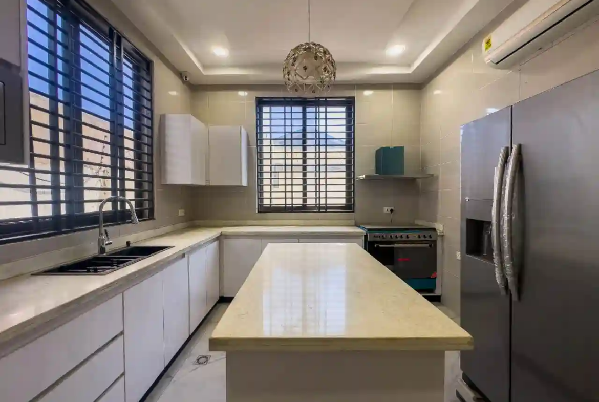 4 bedroom house for sale nmai dzorn