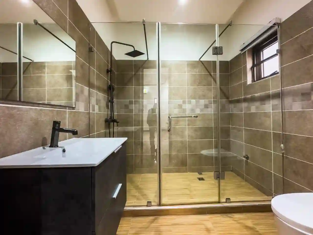 4 bedroom house for sale lakeside estate