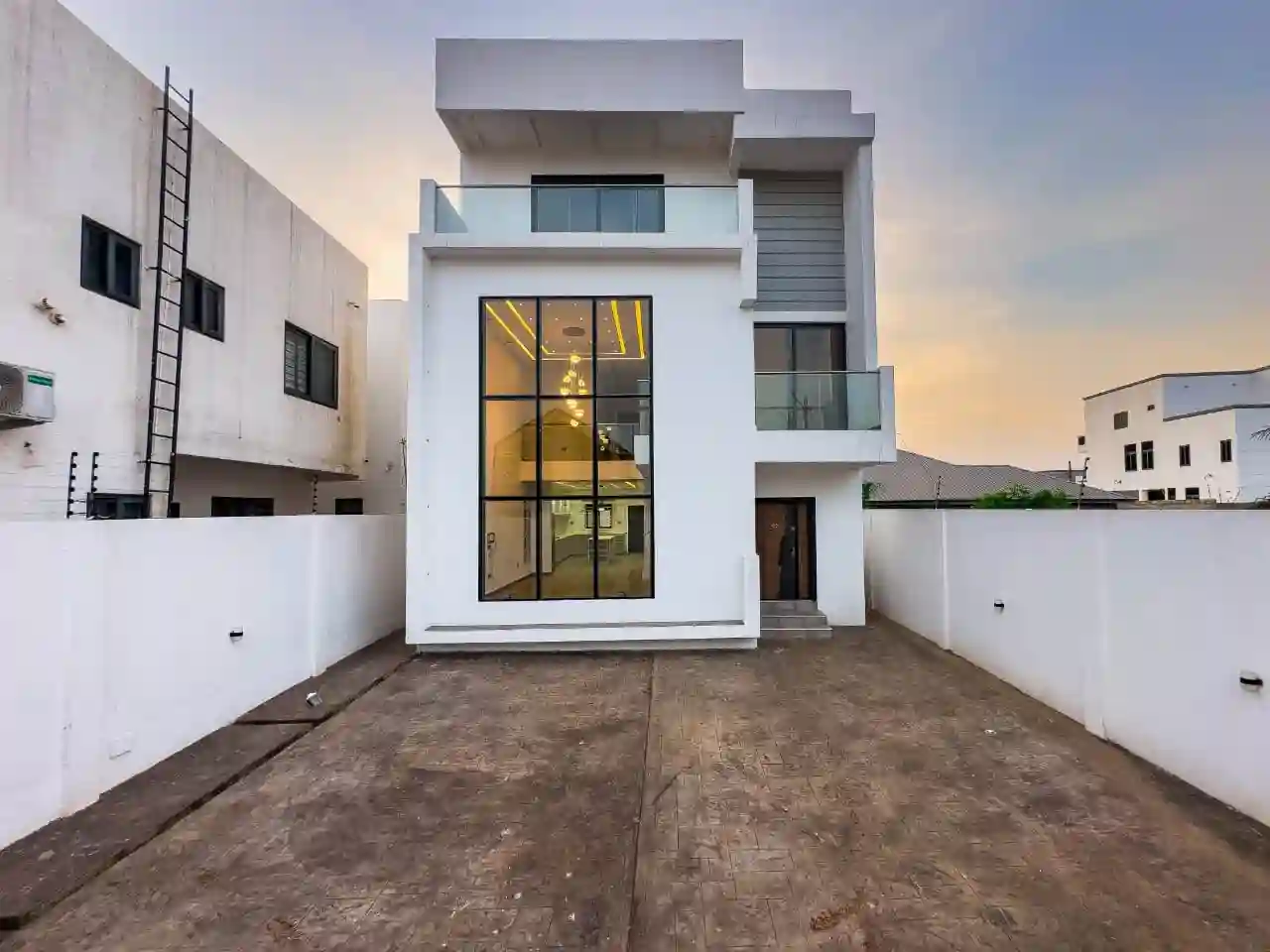 4 bedroom house for sale lakeside estate