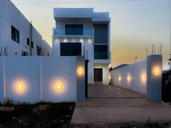 4 bedroom house for sale lakeside estate