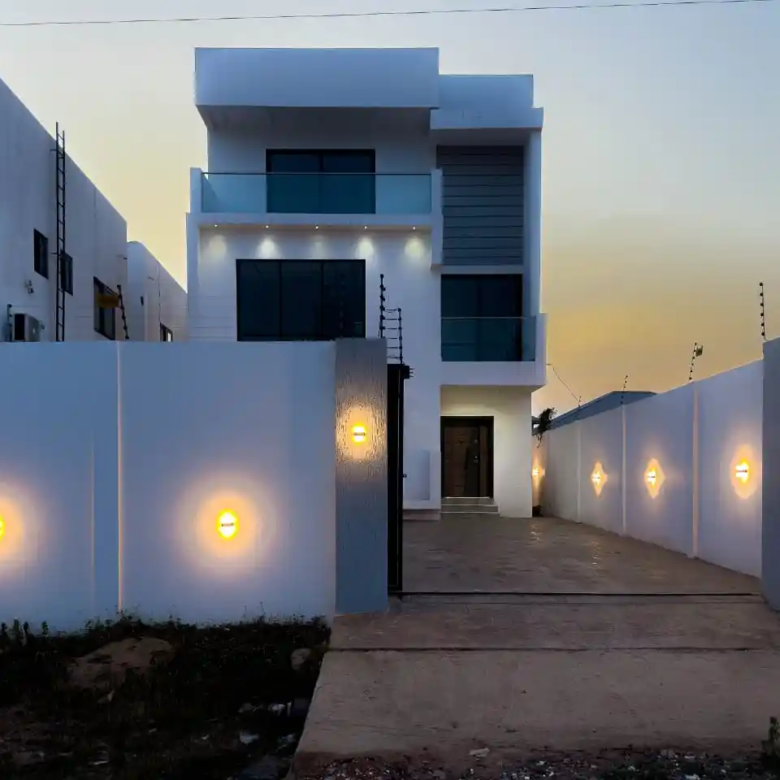 4 bedroom house for sale lakeside estate