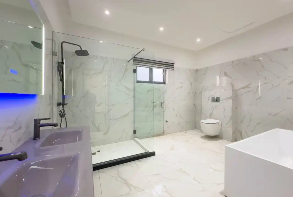 4 bedroom house for sale lakeside estate