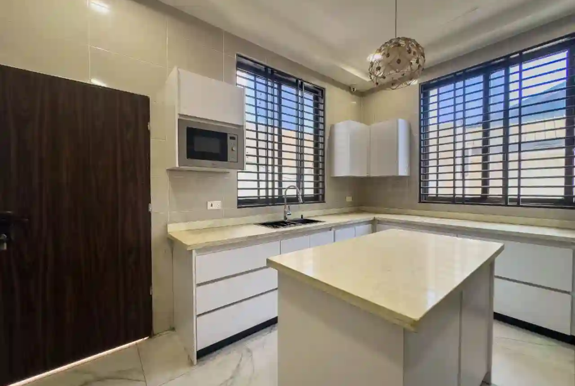 4 bedroom house for sale nmai dzorn