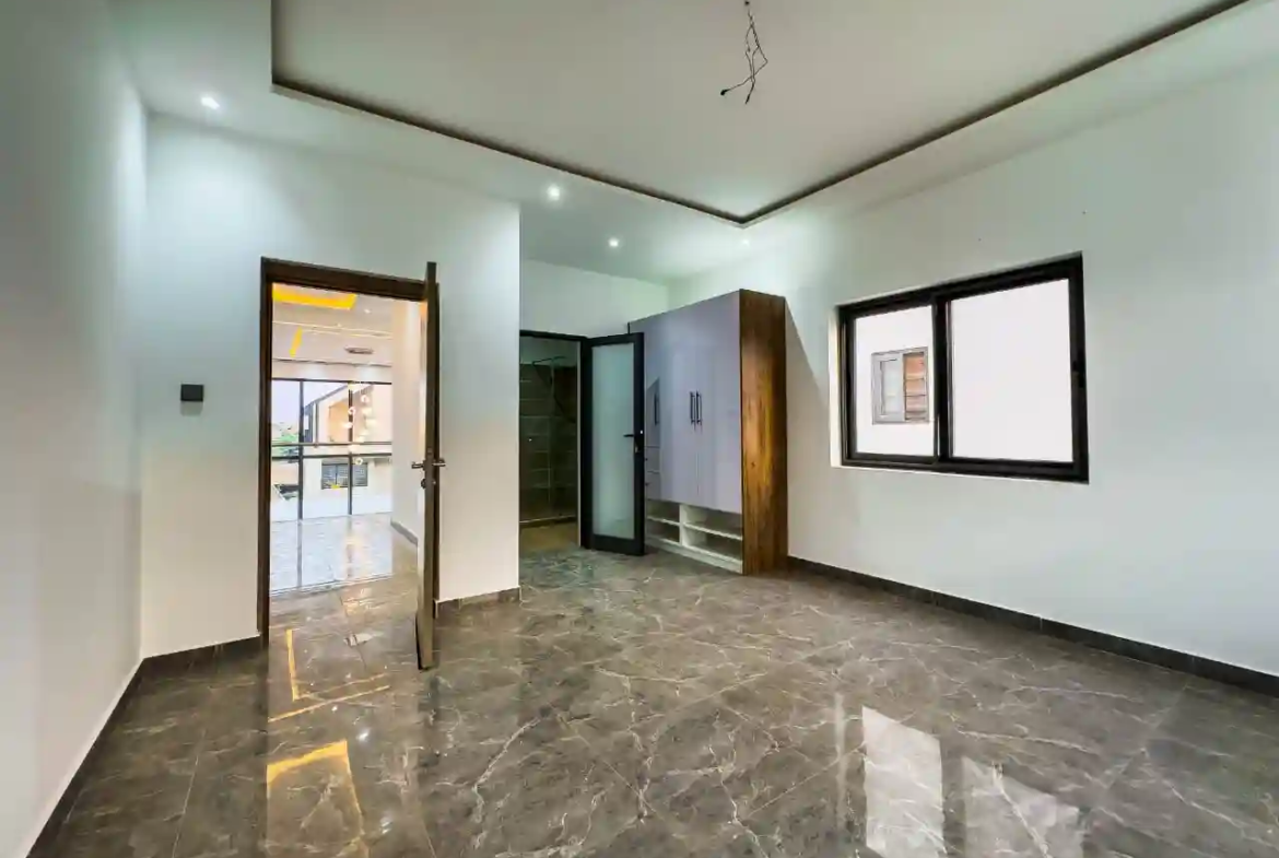 4 bedroom house for sale lakeside estate