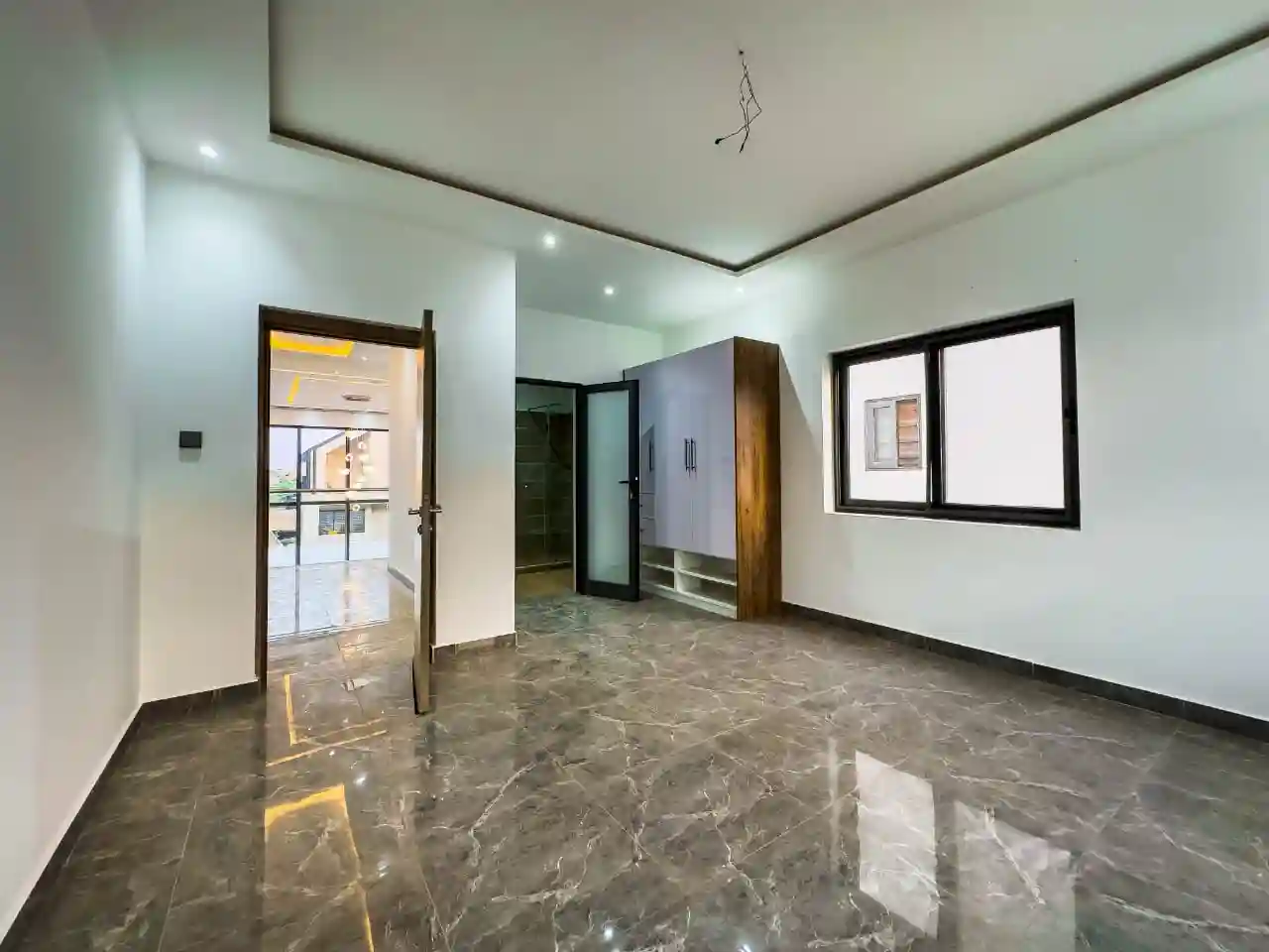 4 bedroom house for sale lakeside estate